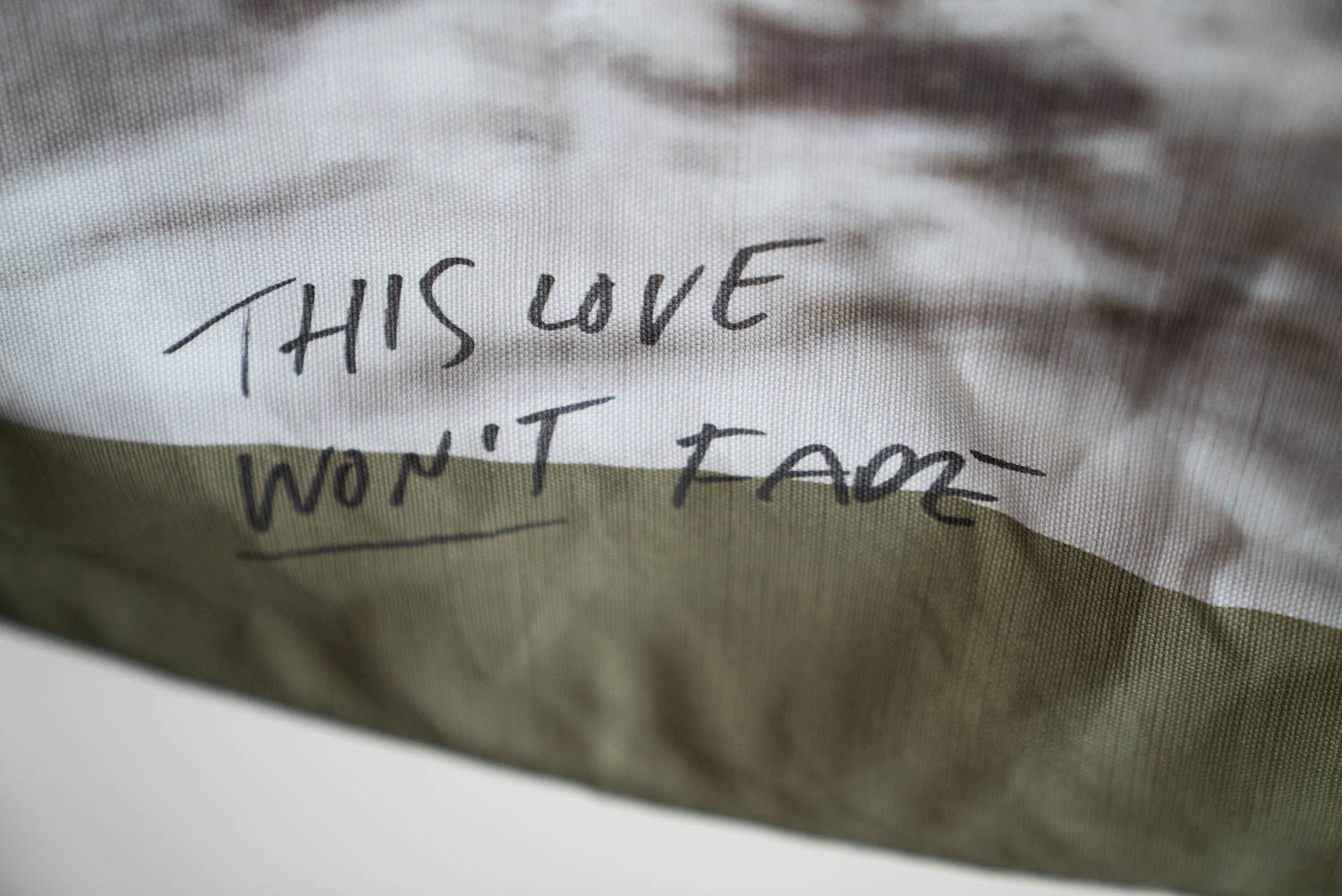 "Unfading Love" Wall Tapestry (Forever Green)